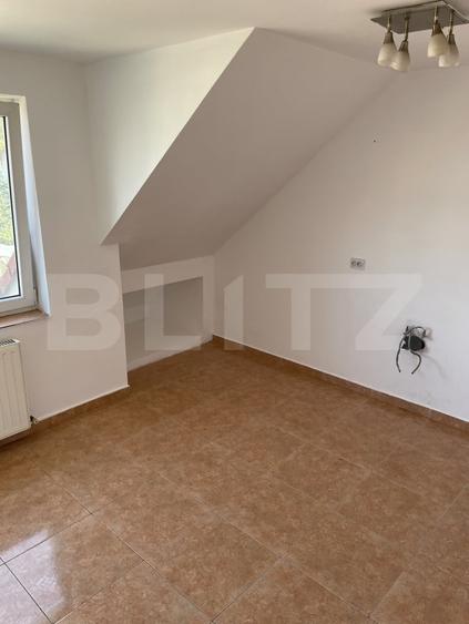 Apartament cu 3 camere semidecomandat, mobilat în Ștefan cel Mare