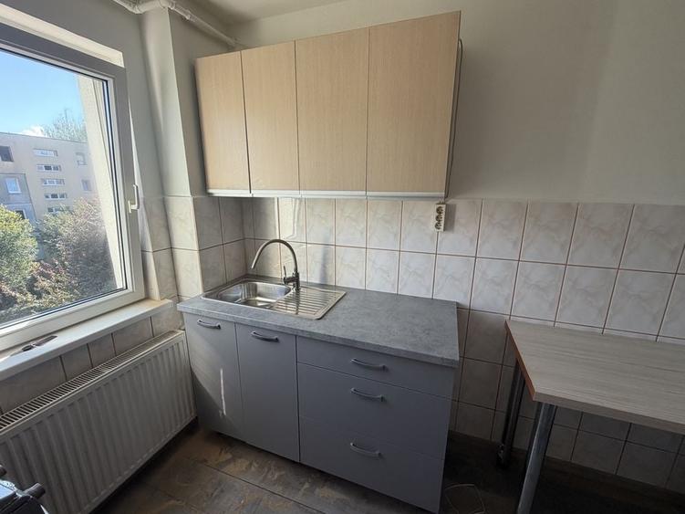 Apartament cu 2 camere semidecomandat în Centrul Civic