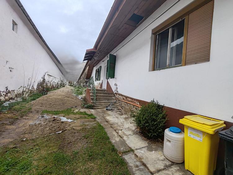 Casă individuală cu 4 camere cu Canalizare în Central