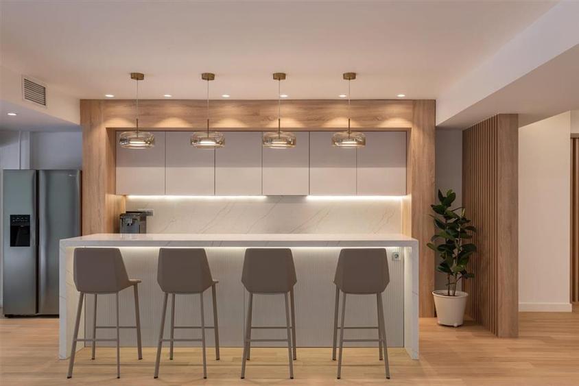 Apartament cu 4 camere decomandat, mobilat în Herăstrău