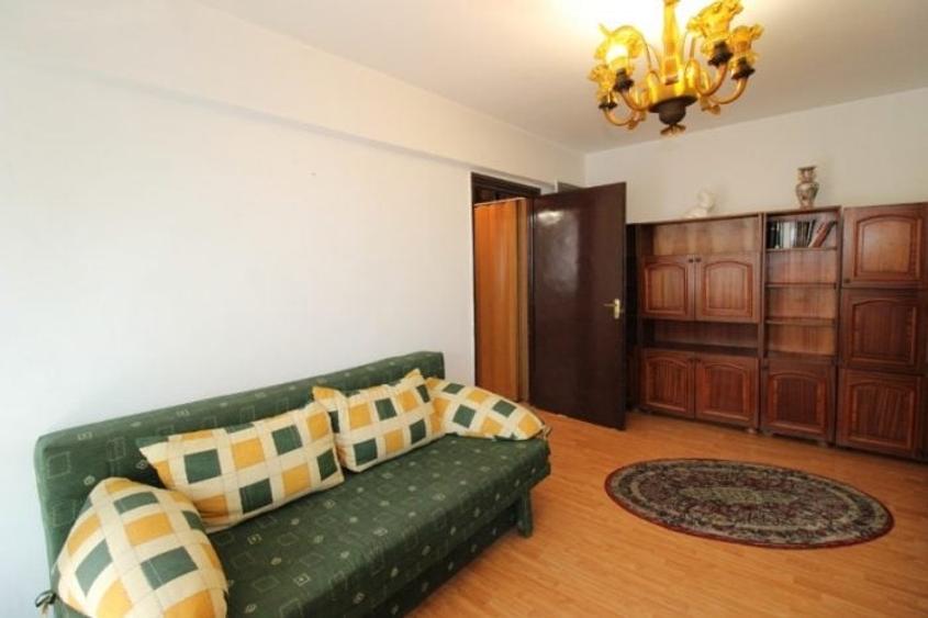 Apartament cu 2 camere semidecomandat, mobilat în Titan