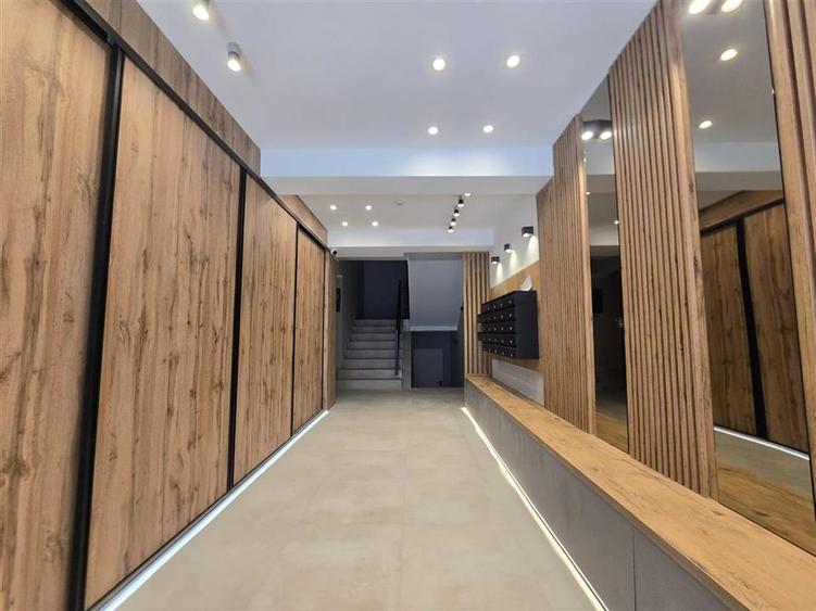 Apartament cu 2 camere decomandat, mobilat în Tractorul