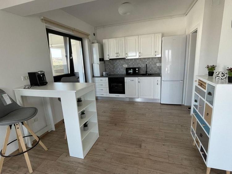 Apartament cu 4 camere decomandat în Central