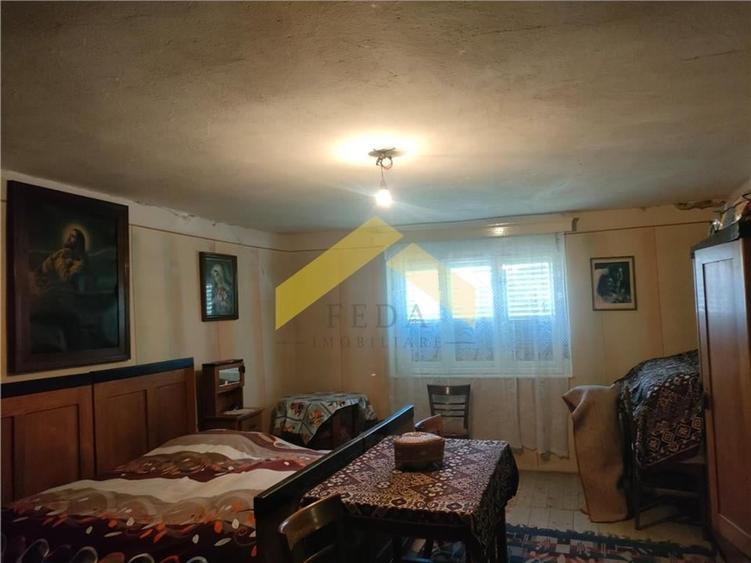 Casă individuală cu 3 camere cu Teren 2215 Mp în Ghioroc
