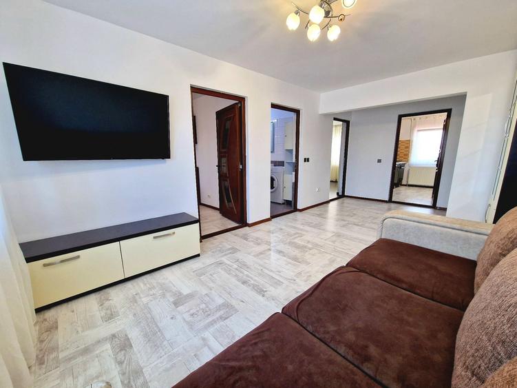 Apartament cu 3 camere decomandat în Central