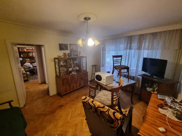 Apartament cu 2 camere semidecomandat în Podu Roș