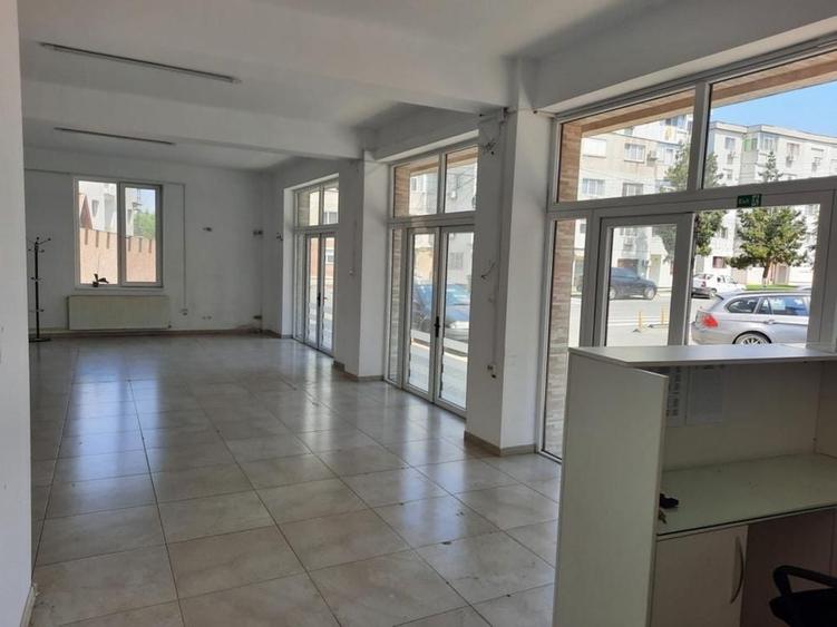 Spațiu comercial, de 100 mp, în Central