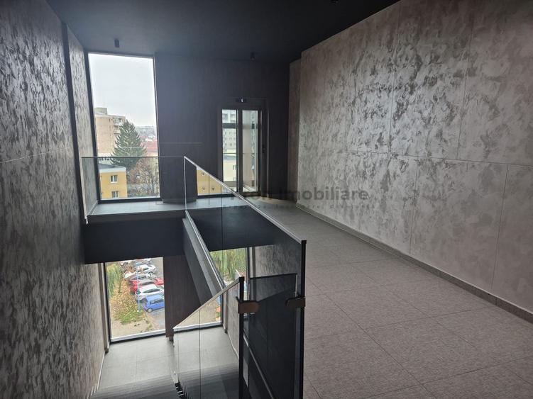 Apartament cu 3 camere decomandat, mobilat în Centură