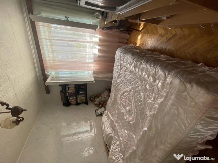 Apartament cu 3 camere semidecomandat în Ultracentral