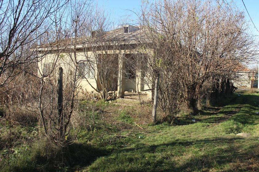 Casă cu 3 camere cu Teren 3100 Mp în Slătioarele