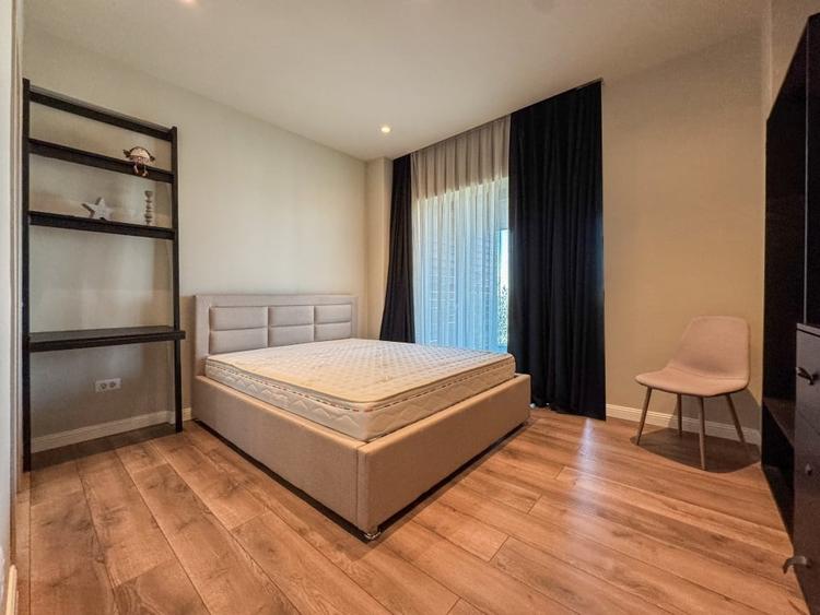 Apartament cu 3 camere semidecomandat, mobilat în Mamaia