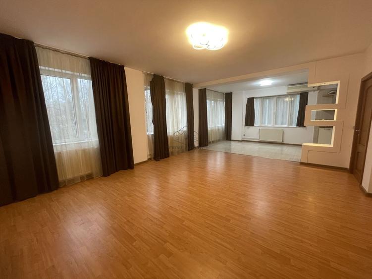 Apartament cu 3 camere semidecomandat, mobilat în Primăverii