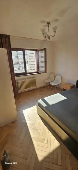 Apartament cu 3 camere semidecomandat în Grigorescu