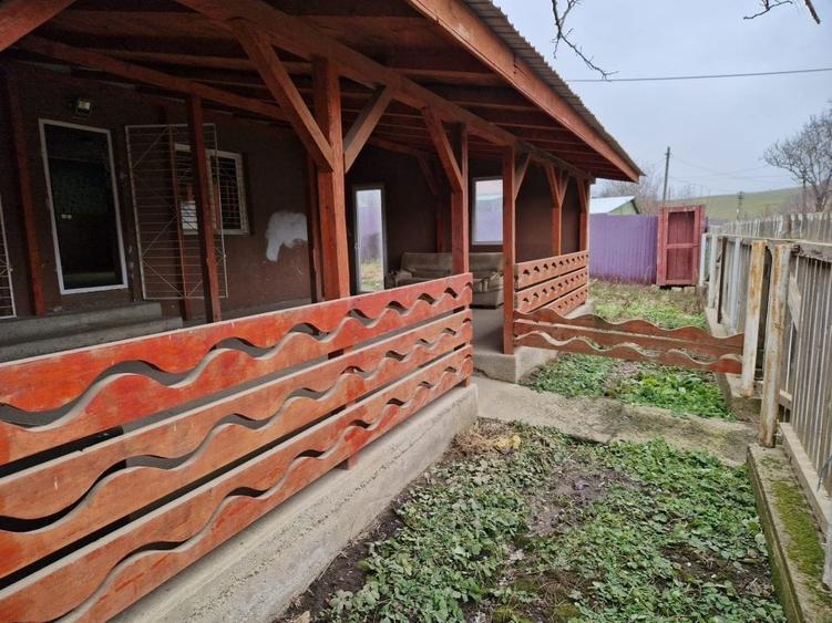 Casă individuală cu 3 camere cu Teren 300 Mp în Brăești