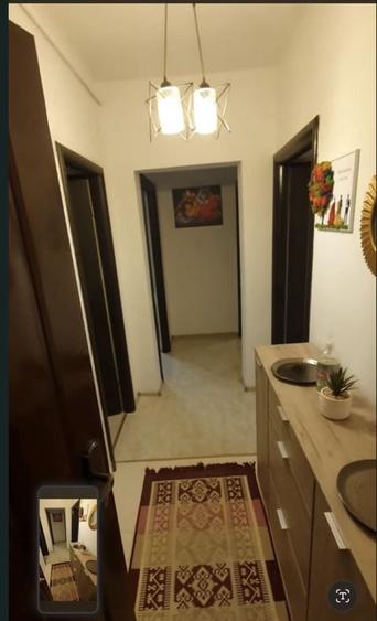 Apartament cu 2 camere decomandat în Roșu