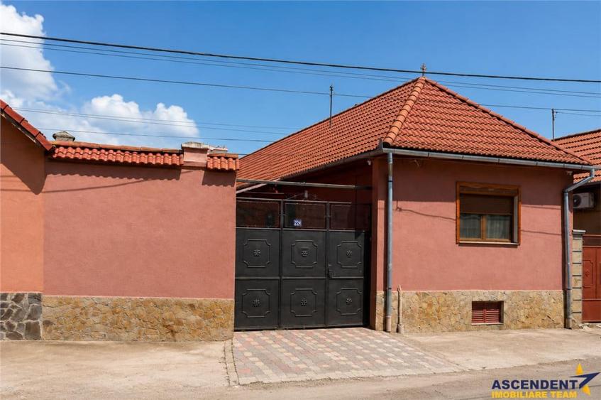 Casă cu 4 camere cu Teren 919 Mp în Sânpetru