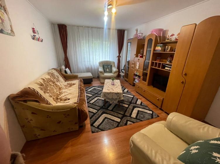 Apartament cu 3 camere decomandat în Canta