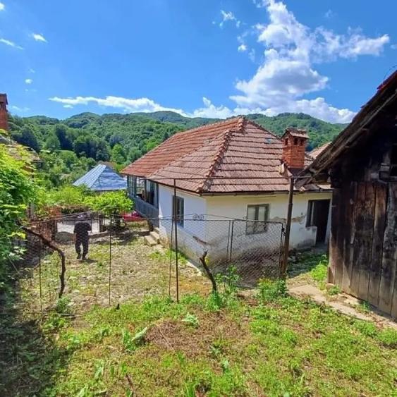 Casă cu 4 camere în Central
