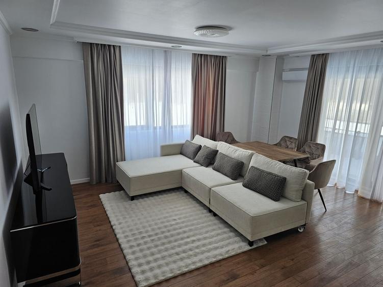 Apartament cu 3 camere decomandat, mobilat în Iancu Nicolae