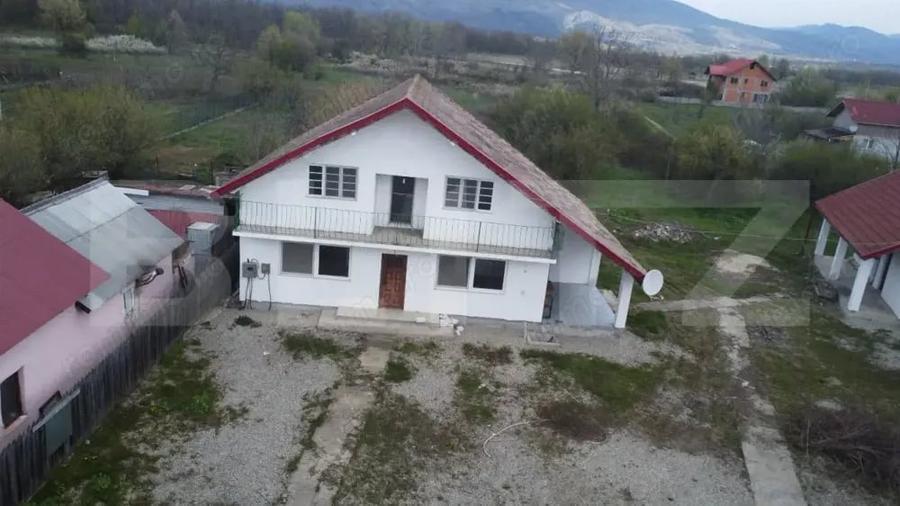 Casă cu Teren 450 Mp în Arcani