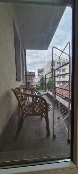 Apartament cu 3 camere semidecomandat în Clucerului