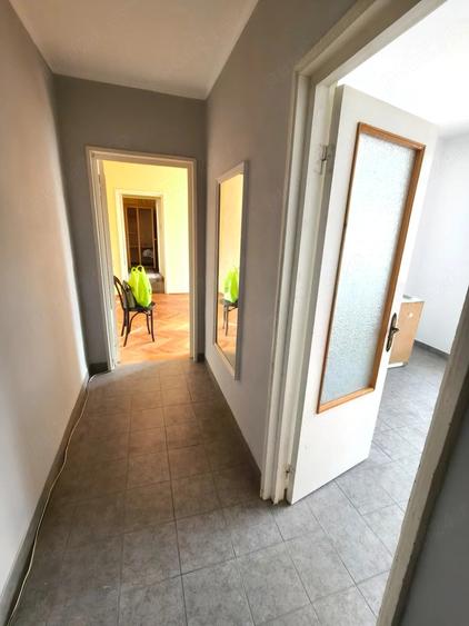 Apartament cu 3 camere semidecomandat în Viziru 1