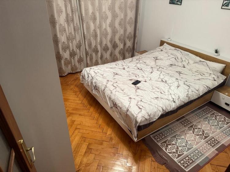 Apartament cu 3 camere decomandat în Exterior Vest