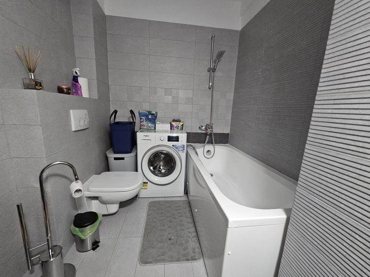 Apartament cu 3 camere decomandat, mobilat în Nord-Est