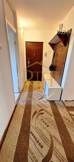 Apartament cu 3 camere decomandat, mobilat în Girocului