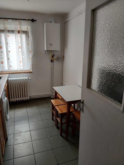 Apartament cu 3 camere semidecomandat în Hipodrom 3