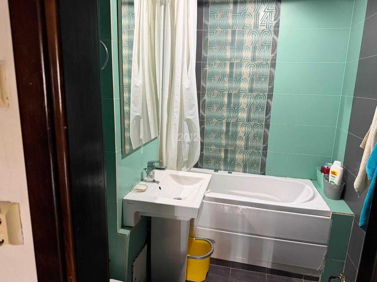 Apartament 3 camere pe Calea lui Traian cu vedere stradala. Direct Proprietar