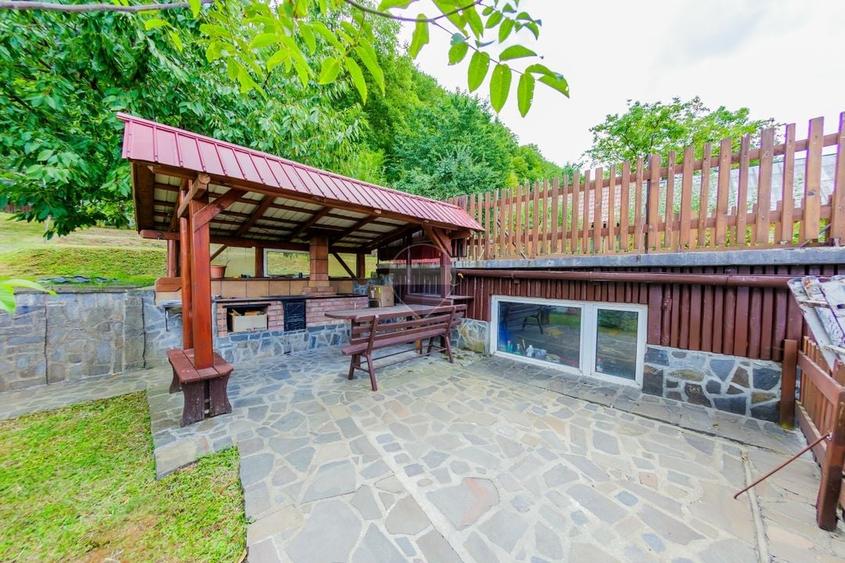 Casă individuală cu 5 camere cu Teren 1129 Mp în Ferneziu