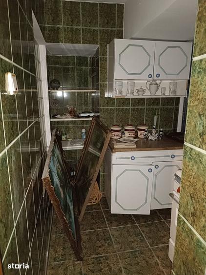 Apartament cu 4 camere decomandat în Est