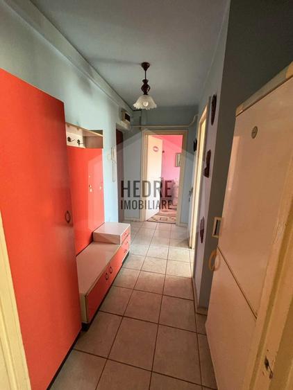 Apartament cu 3 camere semidecomandat în Central