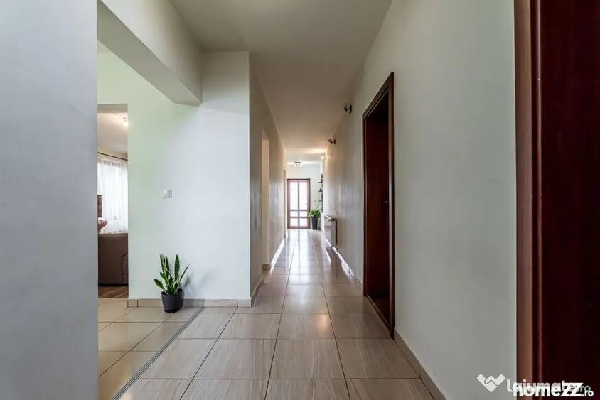 Casă cu 5 camere cu Teren 600 Mp în Aradul Nou