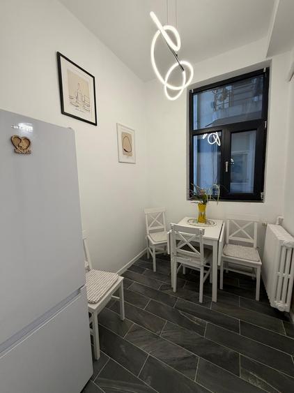Apartament cu 3 camere decomandat în P-ța Unirii