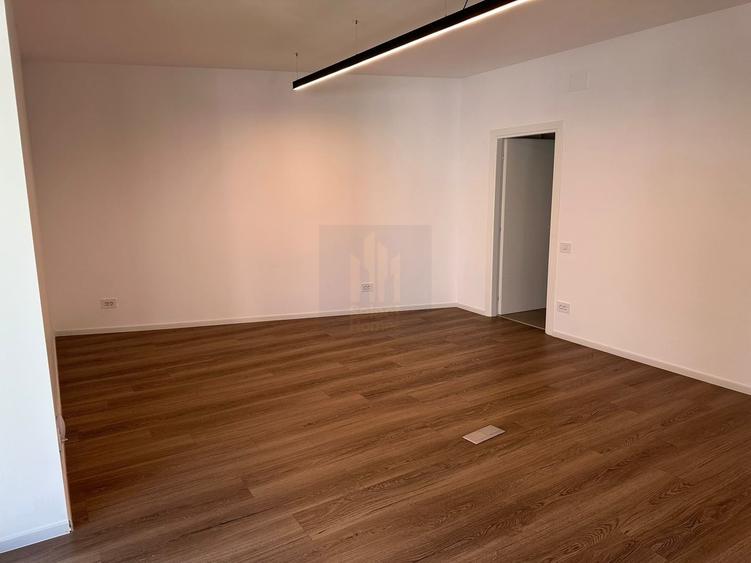 Apartament cu 4 camere semidecomandat, mobilat în Unirii