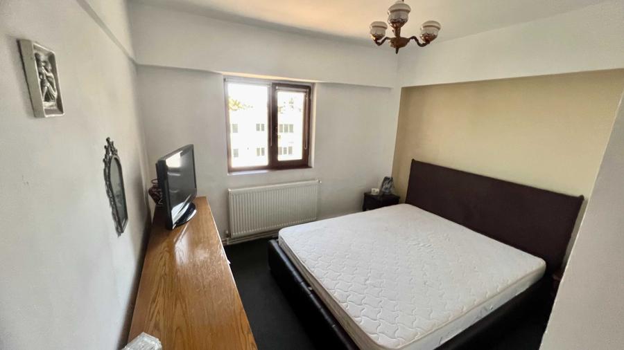 Apartament cu 3 camere decomandat în Capitol