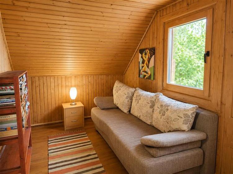 Casă individuală cu 4 camere cu Teren 2200 Mp în Băcel