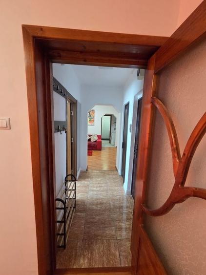 Apartament cu 3 camere semidecomandat în Central