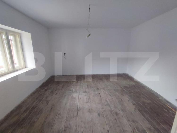 Casă individuală cu 2 camere cu Teren 200 Mp în Central
