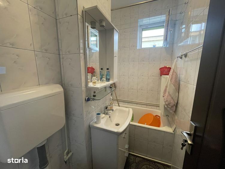 Vanzare Apartament 2 camere decomandat str 13 Decembrie zona Rulmentul - 4