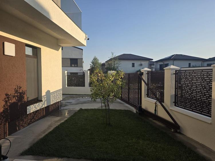 Casă cu 5 camere cu Canalizare în Tunari
