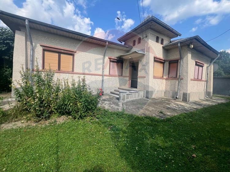 Casă individuală cu 4 camere cu Teren 1433 Mp în Moara