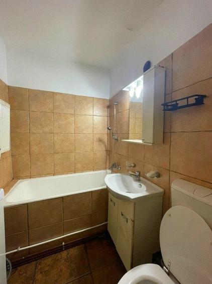 Apartament cu 3 camere decomandat, mobilat în Tătărași