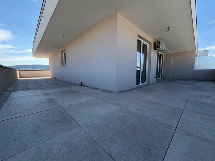 Penthouse de 3 camere, 81 mp, zona Ceta?ii - 9