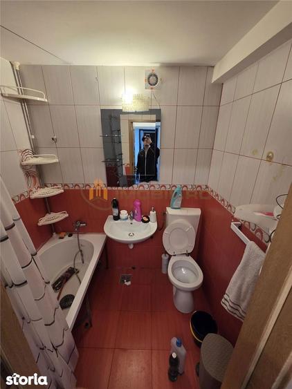 Apartament cu 3 camere, mobilat în Zona industrială