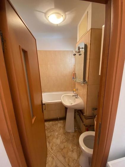 Apartament cu 3 camere decomandat în Colentina