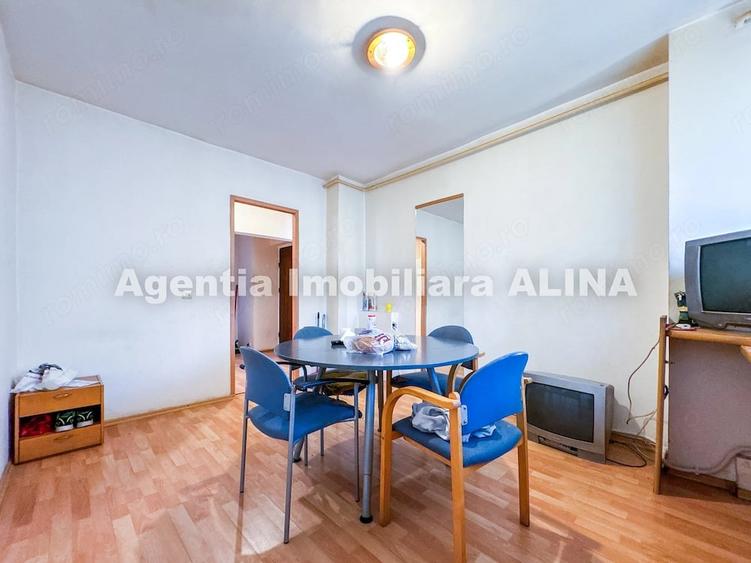 Apartament cu 4 camere decomandat în Decebal