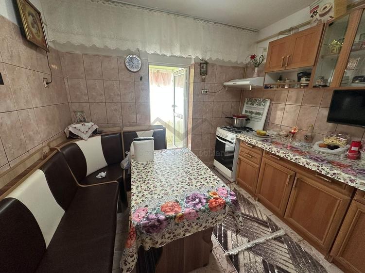 Apartament cu 3 camere decomandat în Tomești